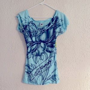 Ed hardy large T beautiful colors